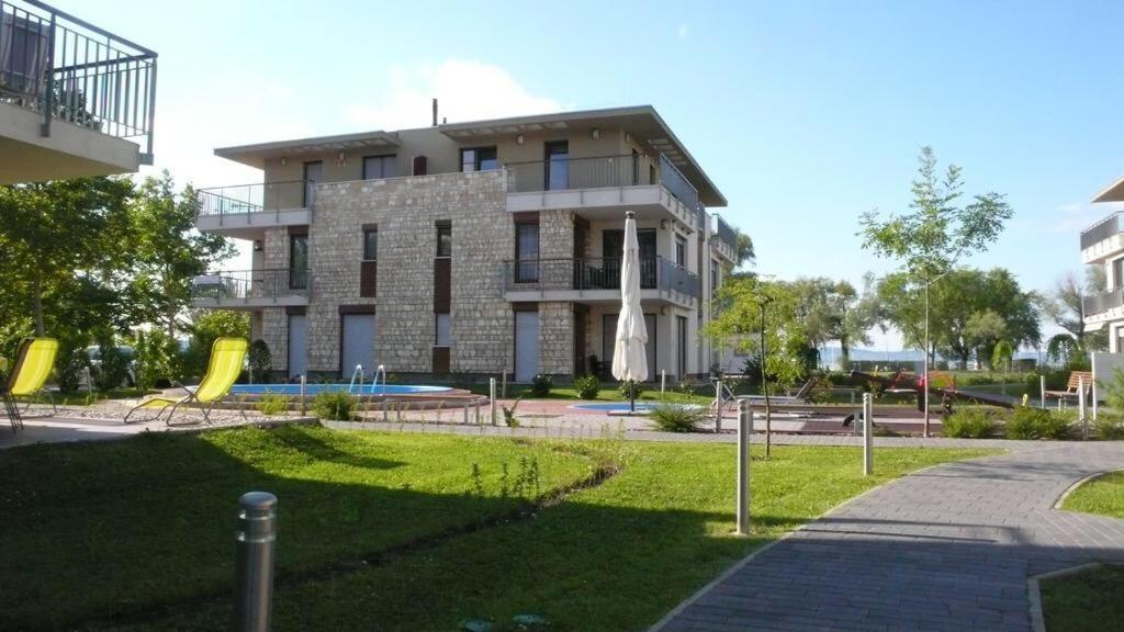 Lakeside Luxury Apartment Zamárdi Exteriör bild
